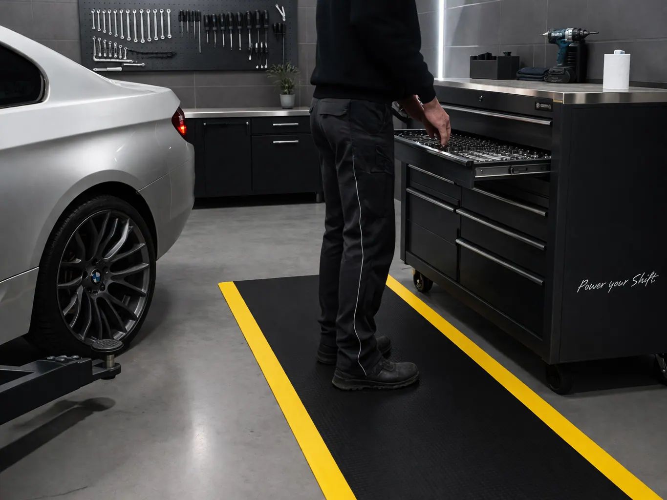 M1 anti-fatigue mat with a yellow safety edge in an automotive workshop